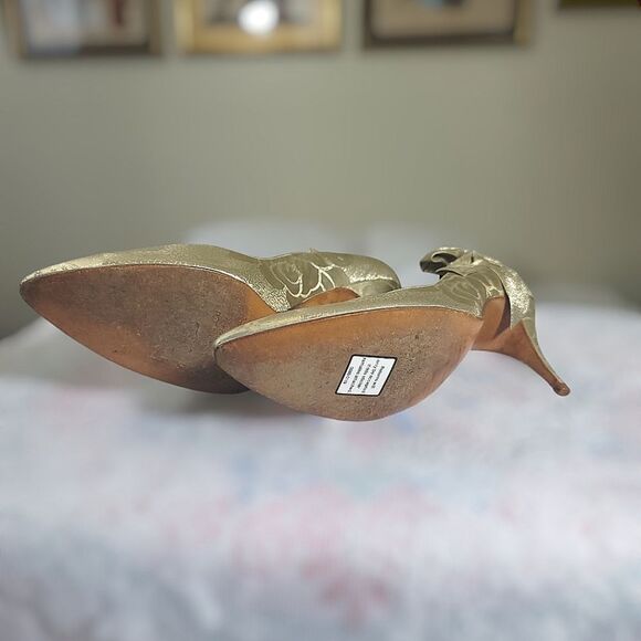 Stuart Weitzman for Mr. Seymour Gold Heels - 9AA - Picture 4 of 4